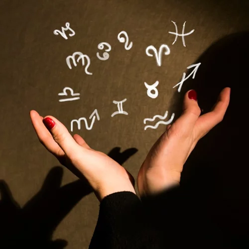 10 ιδέες για μανικιούρ εμπνέονται από την αστρολογία (σχέδια για κάθε ζώδιο!)