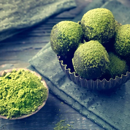 Τρουφάκια με τσάι matcha και καρύδα: Δοκίμασε τις τέλειες μπάλες ενέργειας με καλά λιπαρά