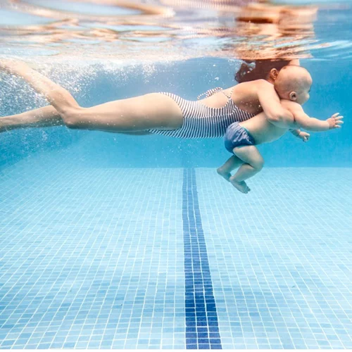 5 λόγοι για να δοκιμάσεις με το μωρό σου το baby swimming
