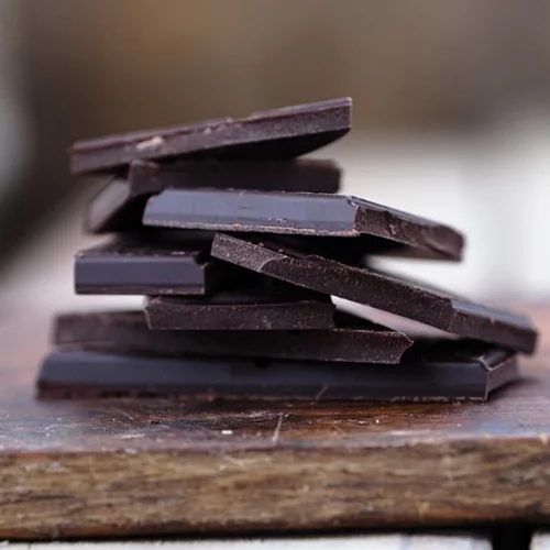 Μαύρη σοκολάτα τρως; Αυτή η νέα γεύση θα σε ενθουσιάσει