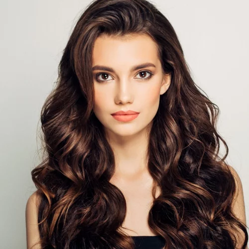 Πώς περιποιούνται οι κομμωτές τα μαλλιά τους; Μάθαμε τι κάνουν!