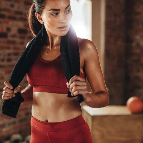 3 workouts που γυμνάζουν όλο το σώμα χωρίς καθόλου εξοπλισμό