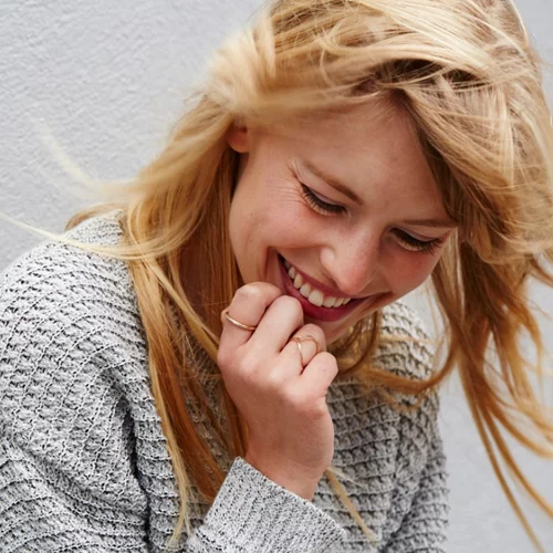 Ο πιο εύκολος τρόπος να αποκτήσεις αυτοπεποίθηση (και οι κινήσεις σώματος που σε γεμίζουν δύναμη!)