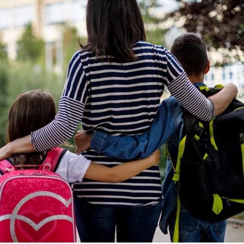 «Είσαι υπερπροστατευτική» – γονείς που βάζουν ταμπέλες σε άλλους γονείς