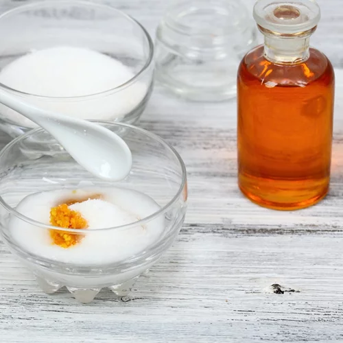 Scrub με μέλι και λάδι για απαλά και ενυδατωμένα χείλη