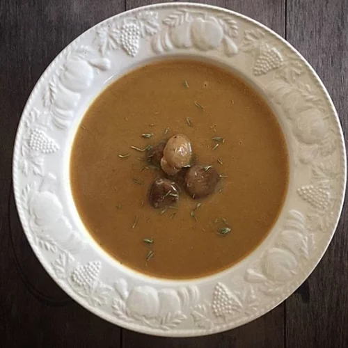 Σούπα με κάστανα και μανιτάρια: Το ιδανικό πιάτο από το διατροφολόγο Μάνο Δημητρούλη