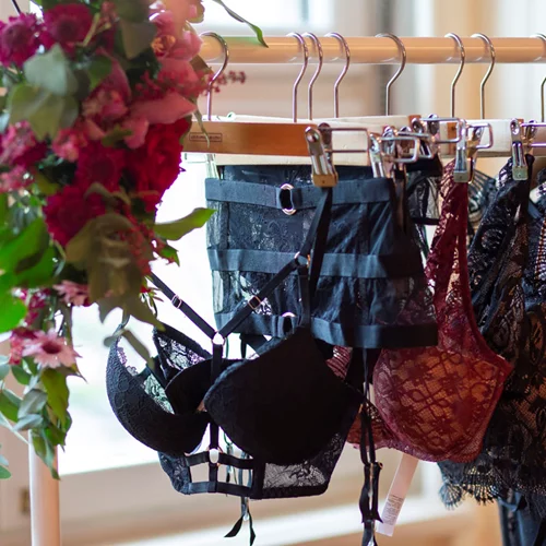 Εσώρουχα, πυτζάμες, casual και knitwear: Αυτές είναι οι τάσεις του 2019 από την Calzedonia, Tezenis, Intimissimi και Falconeri