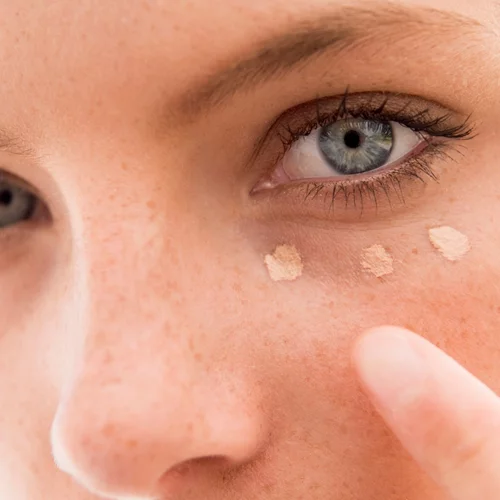 Τι χρώμα κονσίλερ να πάρω; (έχεις ακμή, μαύρους κύκλους ή κοκκινίλες;)