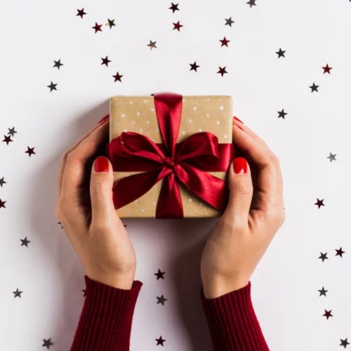 Οι beauty addict φίλοι σου θα λατρέψουν αυτά τα χριστουγεννιάτικα δώρα