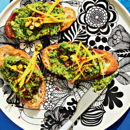 Κροστίνι με φιστίκια και αρακά: Τέλειο και ελαφρύ πιάτο για βράδυ