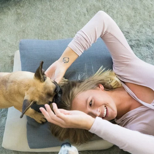 «Ο σκύλος μου δαγκώνει»: Πότε είναι για πλάκα, πότε να ανησυχήσεις και τι να κάνεις;