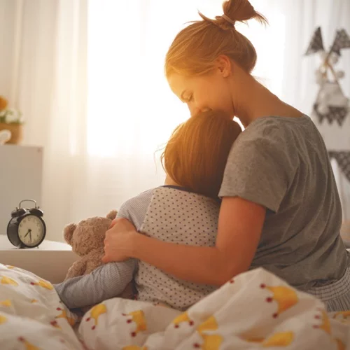 Παιδί μου κι απόψε θα κάνω ότι κοιμάμαι, για να πας κι εσύ να κοιμηθείς