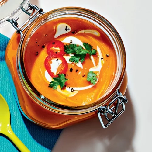 Ταϊλανδέζικη σούπα με κάρυ, καρύδα και κολοκύθα για να πάρεις μαζί σου