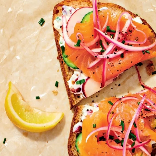 Τι να φάω στη δουλειά; Εύκολο σάντουιτς με σολομό έτοιμο σε λίγα λεπτά