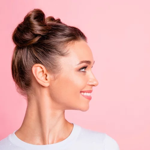 Δείξε νεότερη με το σωστό χρώμα στα μαλλιά