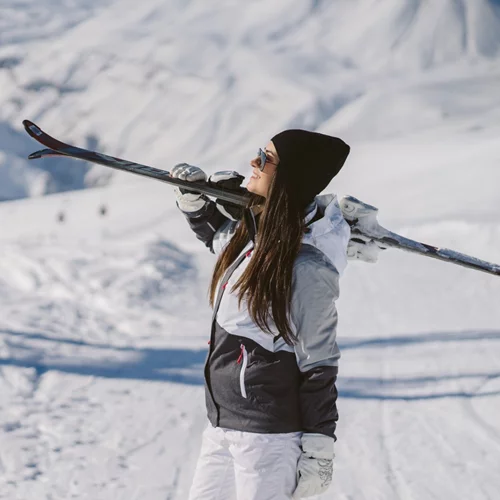 Σκέφτεσαι να ξεκινήσεις σκι; Ρωτήσαμε τον expert για τα οφέλη που έχει