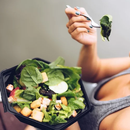 Τι τρώει σε μια μέρα μια oλιστική σύμβουλος υγείας; Αυτή είναι η ιδανική διατροφή