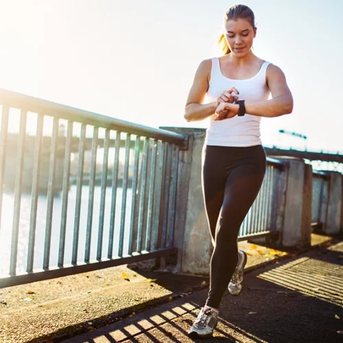 Αγαπάς το wellness; Τότε χρειάζεσαι ένα από τα καινούρια wearables της Samsung