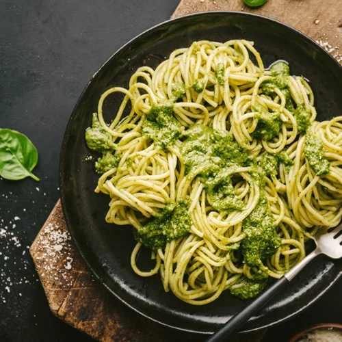 Να τρώω ζυμαρικά με σάλτσα πέστο; Είναι καλή για μια υγιεινή διατροφή;