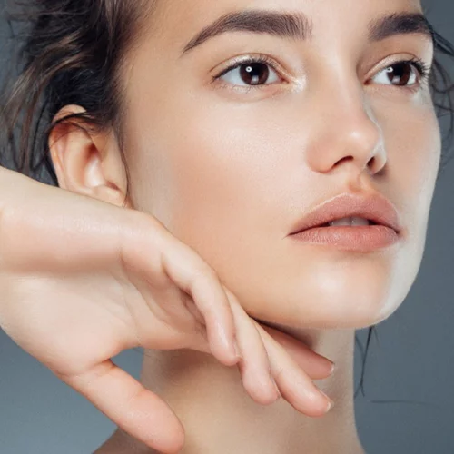 Οξέα για το πρόσωπο: Ποια είναι και τι μπορούν να κάνουν στην επιδερμίδα σου;