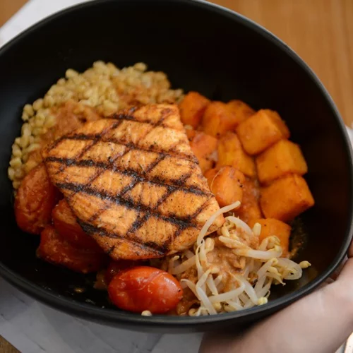 Οι κανόνες για ένα σωστό μεσημεριανό και πού θα βρεις την πιο υγιεινή επιλογή