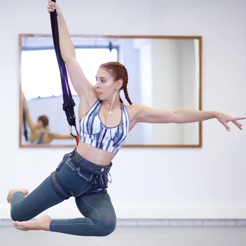 Bungee fitness: Δοκίμασα το αερόβιο πρόγραμμα που κάνουν όλοι τώρα (κάψε πολλές θερμίδες σε 25')