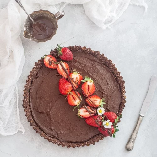 Νηστίσιμα γλυκά: Τάρτα σοκολάτας με αβοκάντο και γλυκοπατάτα