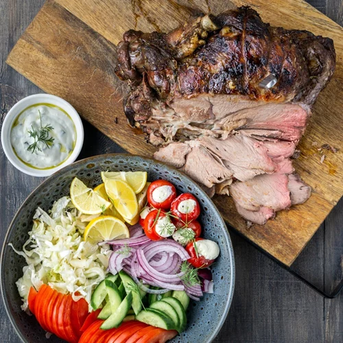 Πασχαλινό τραπέζι: Γιατί ΔΕΝ πρέπει να μαζευτούμε παρέες