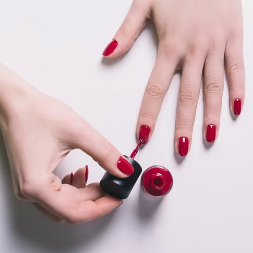 Φουσκάλες στο μανικιούρ; Να πώς βάφεις λάθος τα νύχια σου