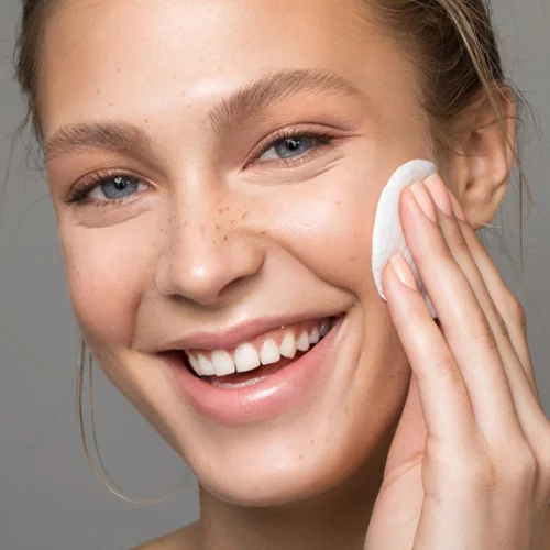 Καλλυντικά από το φαρμακείο: Τι είναι τα δερμοκαλλυντικά; Γιατί να αλλάξεις ρουτίνα περιποίησης;