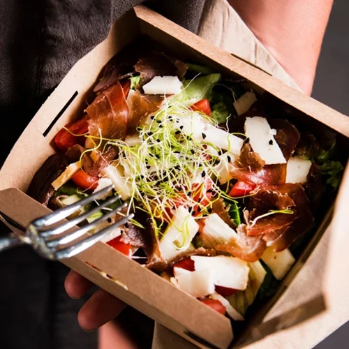 Πώς θα μάθεις να τρως πιο υγιεινά συνειδητά; Οι 4 τεχνικές του mindful eating