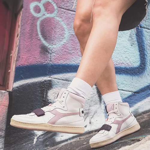 Αυτά τα sneakers μάς ενθουσίασαν και οι λόγοι είναι προφανείς