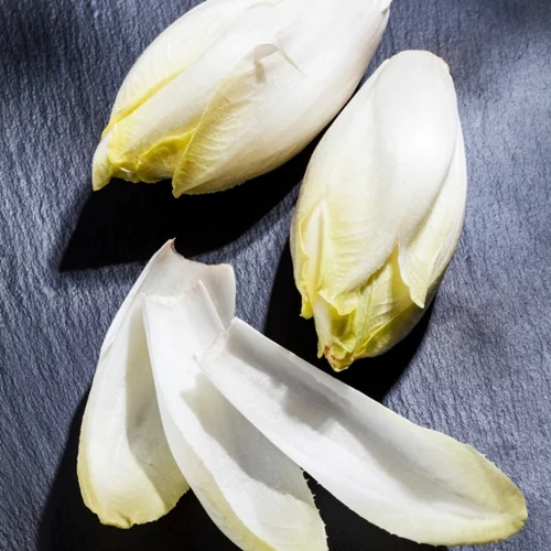 Πικάντικη μαρμελάδα, σαλάτα και γλάσο με σικόρε: 3 συνταγές με το δροσερό λαχανικό