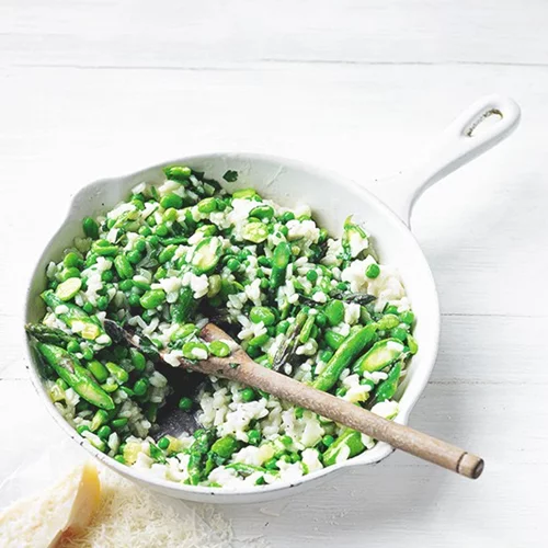 Ένα ριζότο με σπαράγγια για όσες αγαπούν τα vegetarian πιάτα
