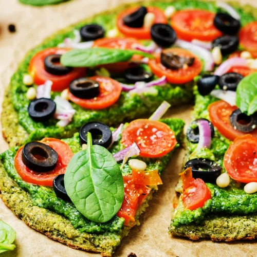 Ζύμη για πίτσα με βάση το σπανάκι: Πώς θα την φτιάξεις και ποια toppings να βάλεις;