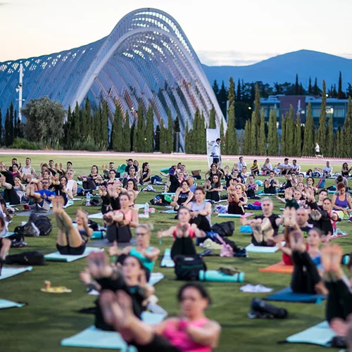 Αγαπάς τη yoga; Έρχεται το YogaFit Day των Holmes Place