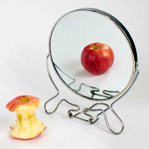 Το «ταξίδι» προς τις διατροφικές διαταραχές και γιατί μοιάζει με έναν κακοποιητικό έρωτα