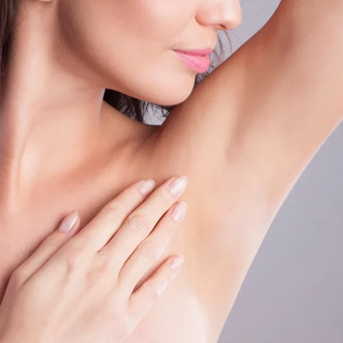 Ενοχλητική εφίδρωση και μυρωδιά στις μασχάλες; H θεραπεία που υπόσχεται να σε βοηθήσει