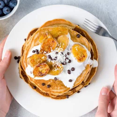 Τι να φάω για πρωινό; Συνταγή για υγιεινά pancakes από την Έλενα Παπαβασιλείου