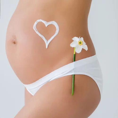 Και η Κέιτι Χολμς έχει ραγάδες μετά την εγκυμοσύνη! Και δεν αισθάνεται καθόλου άσχημα γι' αυτό!