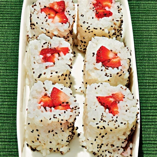 Σνακ για μετά την προπόνηση: Φτιάξε δροσιστικό σούσι με φράουλα