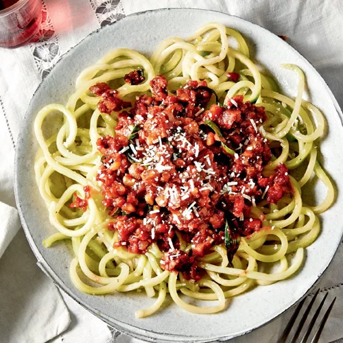 Συνταγή για σπαγγέτι μπολονέζ vegan με καρύδια