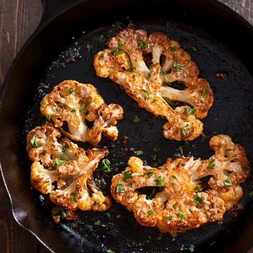 Ιδέες για vegan γεύματα: Δοκίμασε τις νόστιμες «μπριζόλες» από κουνουπίδι