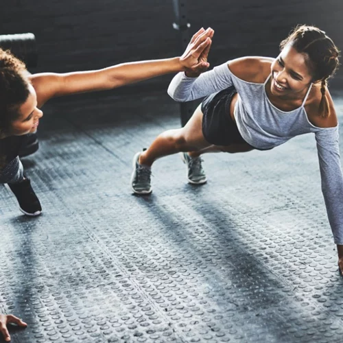 4 βασικές ορμόνες που επηρεάζουν τη φυσική σου δύναμη