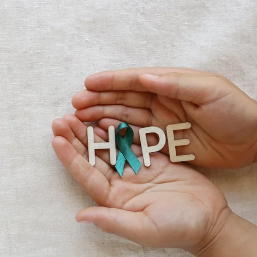 Συμπτώματα καρκίνος των ωοθηκών: Όλα όσα χρειάζεται να γνωρίζεις για να τον προλάβεις