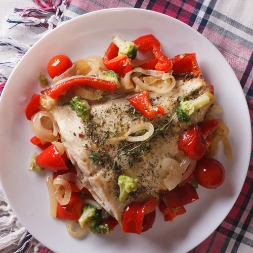 Διατροφή για Hashimoto: Τι πρέπει να αποφεύγεις και σε ποια τρόφιμα να δώσεις έμφαση;