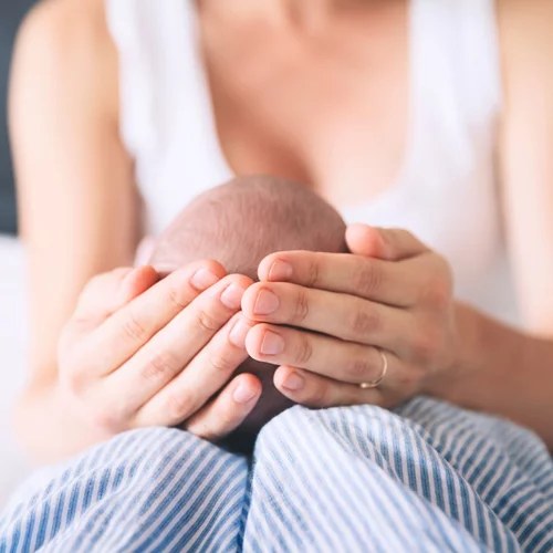 Οι "θυσίες της μητρότητας" - Γέννησες μωρό και έχασες τον εαυτό σου; Η άποψη της ψυχολόγου θα σε βοηθήσει