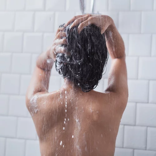 Τελικά πόσο συχνά πρέπει να λούζεσαι;