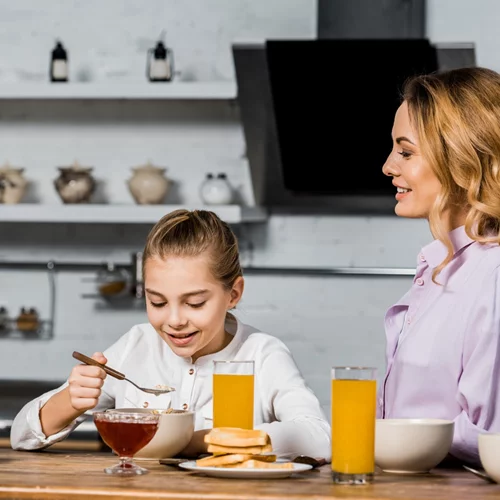 Φαγητό και παιδιά: 5 λάθος φράσεις σχετικές με το φαγητό που λες στο παιδί