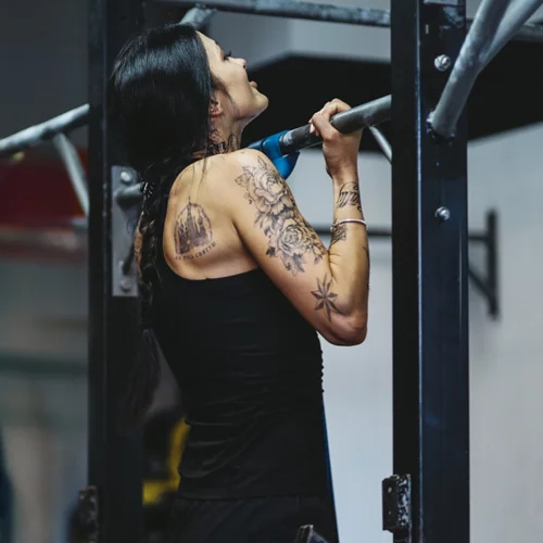 Πώς θα καταφέρω να κάνω έλξεις στο μονόζυγο; Οι βασικές ασκήσεις ενδυνάμωσης